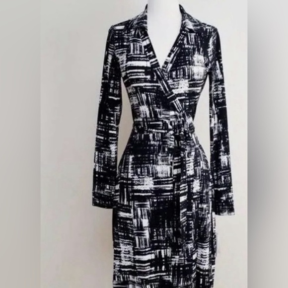 Calvin Klein Wrap Mini Dress Collared V Neck Black White Print sz 4 - Picture 2 of 8
